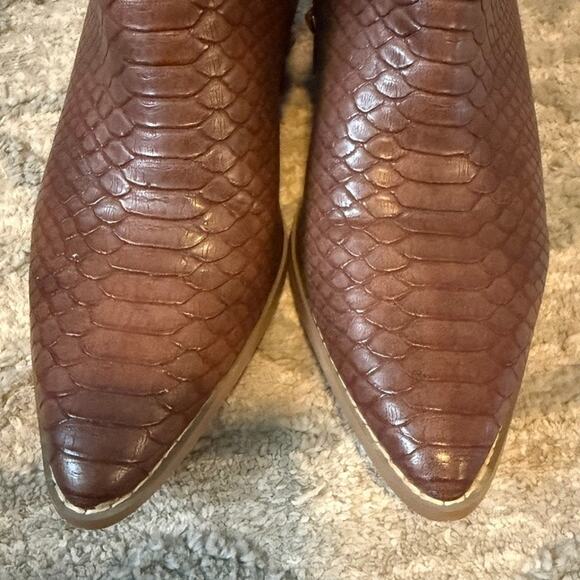 Lulu's x Matisse Spirit 7.5 snake pointed toe ankle booties 2900 - Picture 6 of 9